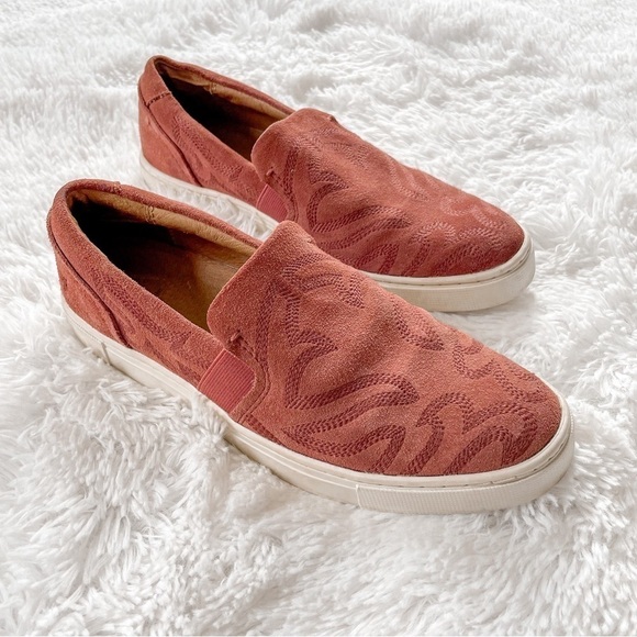 Frye | Slip on Ivy Primrose Sneaker in size 7 - Picture 10 of 12